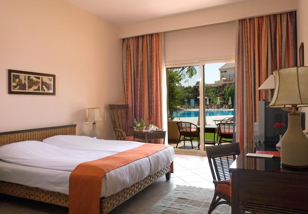 Swiss Inn Plaza Hotel 6th of October City Extérieur photo