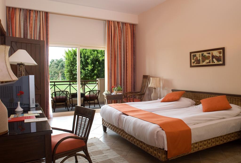 Swiss Inn Plaza Hotel 6th of October City Extérieur photo
