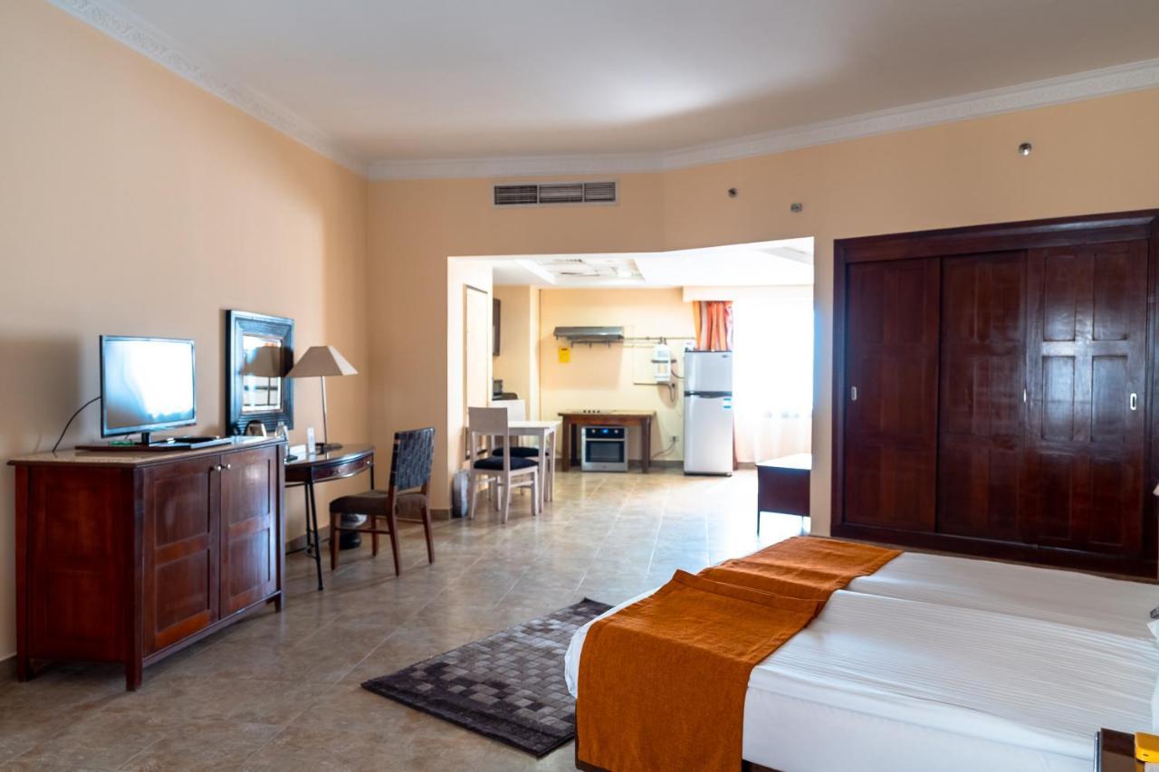 Swiss Inn Plaza Hotel 6th of October City Extérieur photo